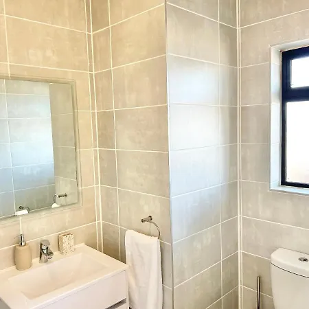 Ballito Hills - Ocean View, Queen Bed & Free Wi-Fi Durban Exterior photo