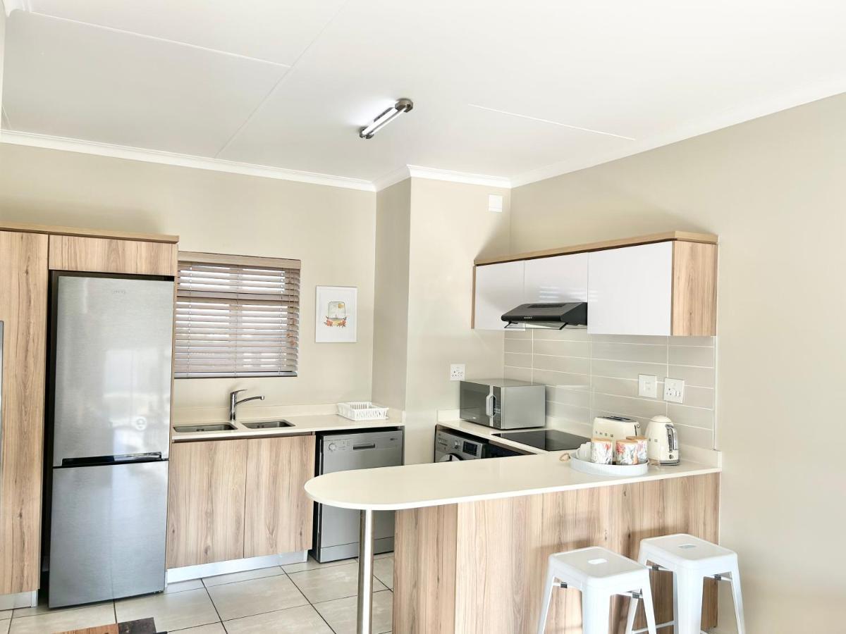 Ballito Hills - Ocean View, Queen Bed & Free Wi-fi Durban