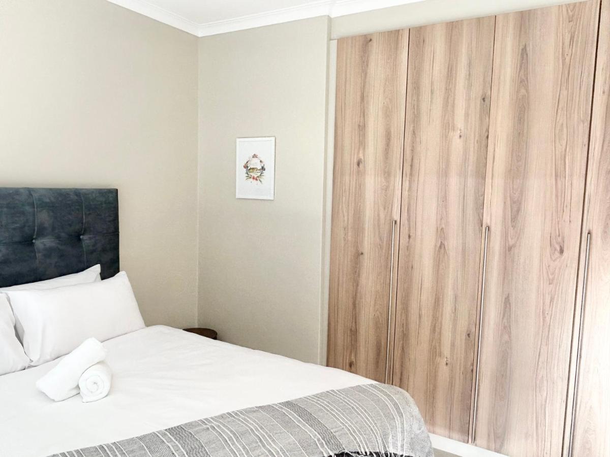 Ballito Hills - Ocean View, Queen Bed & Free Wi-fi *