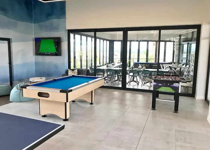 Ballito Hills - Ocean View, Queen Bed & Free Wi-Fi